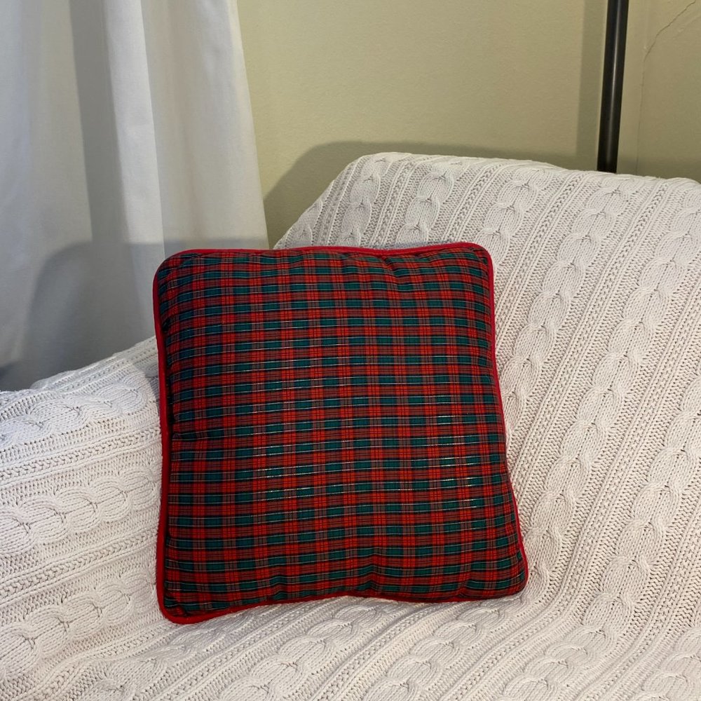 HOLIDAY PILLOW